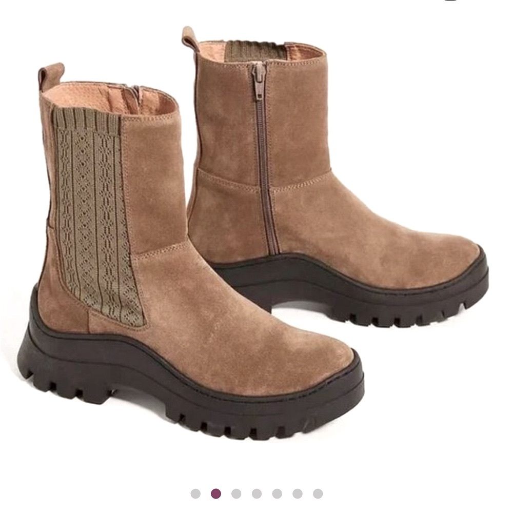 NEW Farylrobin Tan Taupe Brown Chelsea Boots Anthropology Size 40 / W 9